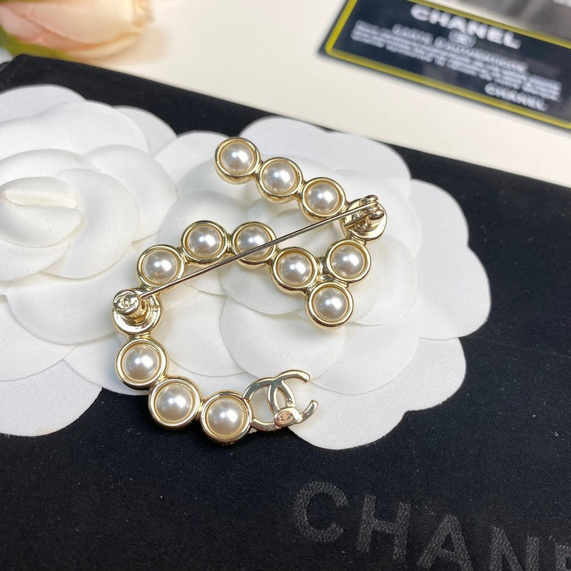 18K Chanel No.5 Pearl Gold Brooch