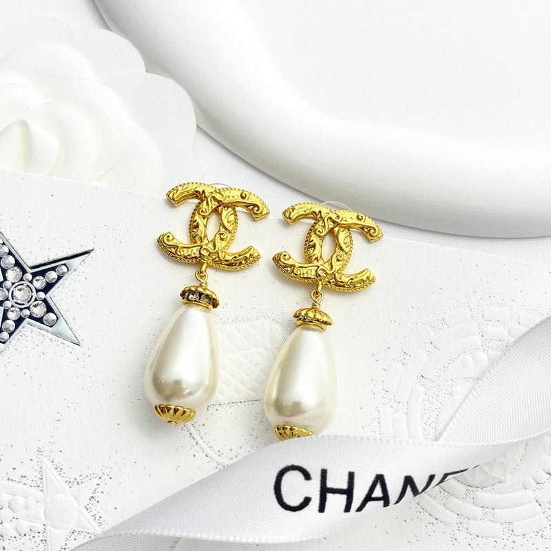 18K Chanel Pearl Pendant Gold Earrings