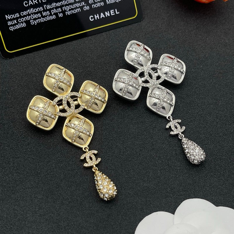 18K Chanel Diamond Shape Drop Brooch