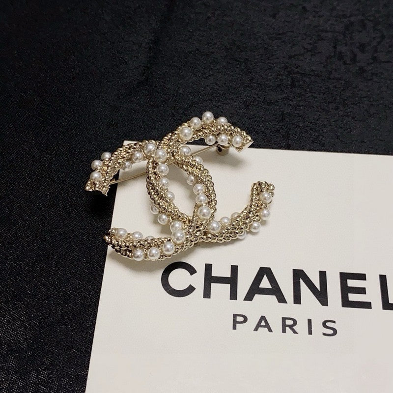 18K Chanel Pearl Twist Gold Brooch