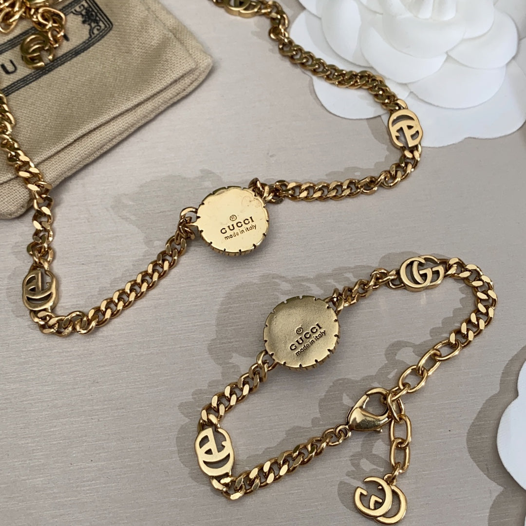 18K Gucci Flower Necklace