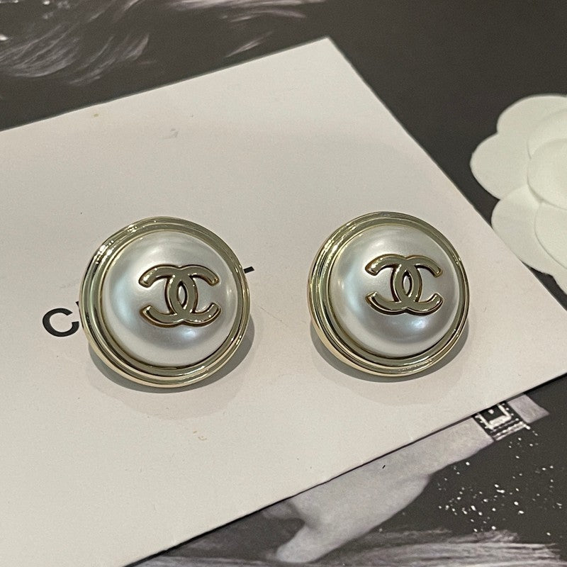 18K Chanel Round Gold Earrings