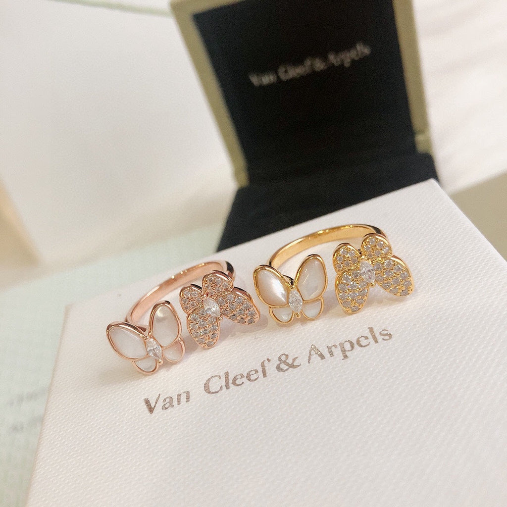 18K Van Cleef & Arpels Two Butterfly Between the Finger Pearl Ring