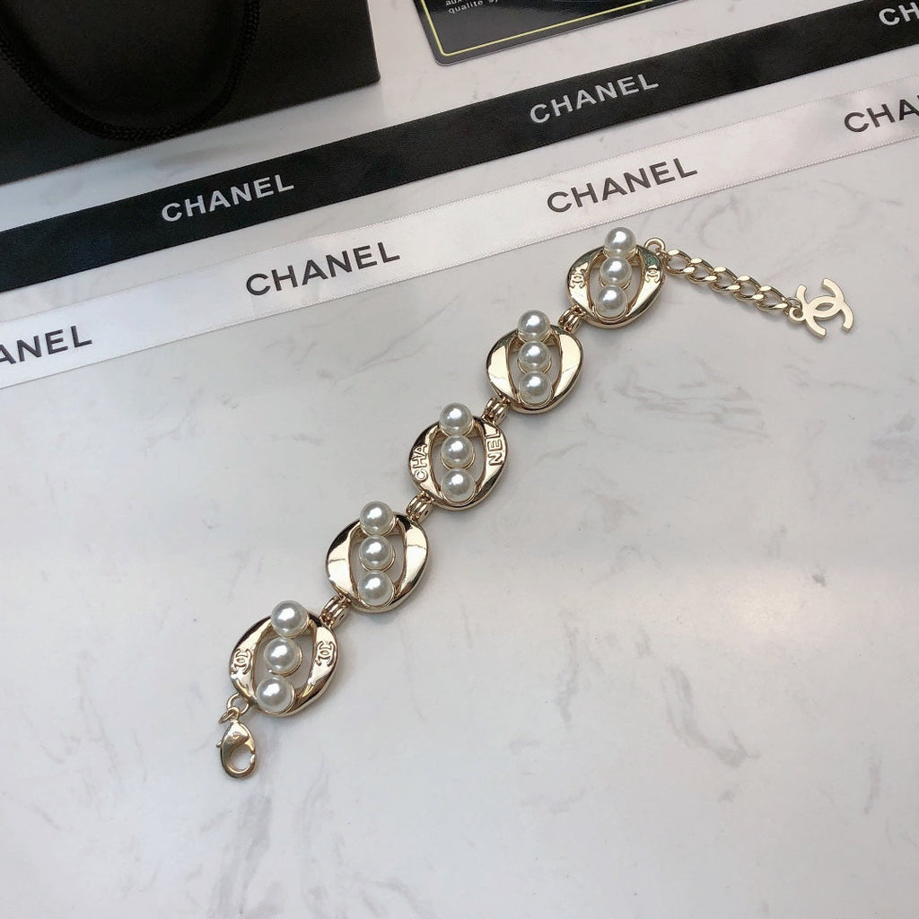 18K Chanel Pearl Bracelet