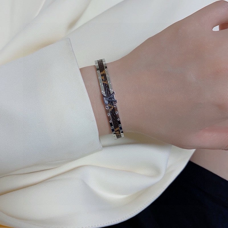 18K Louis Vuitton Brown Gold Bracelet