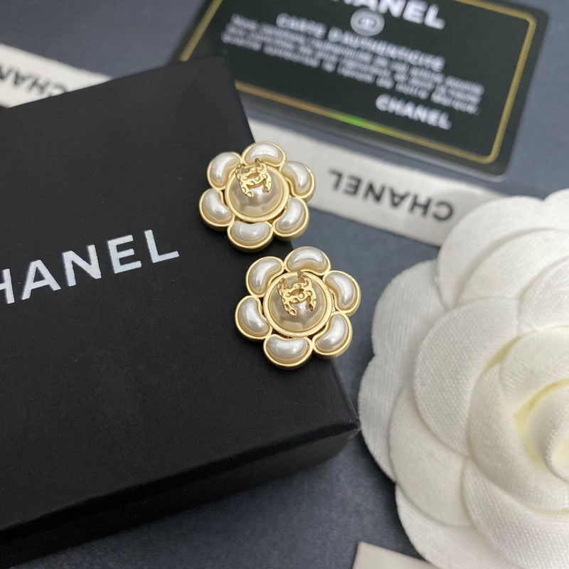 18K Chanel Flower Pearl Earrings