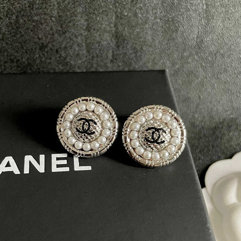 18K Chanel Pearl Round Vintage Earrings