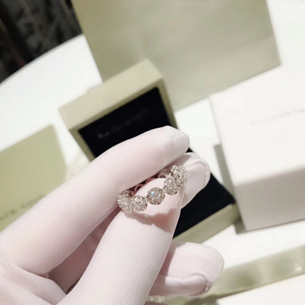 18K Van Cleef & Arpels Fleurette Wedding Diamond Ring
