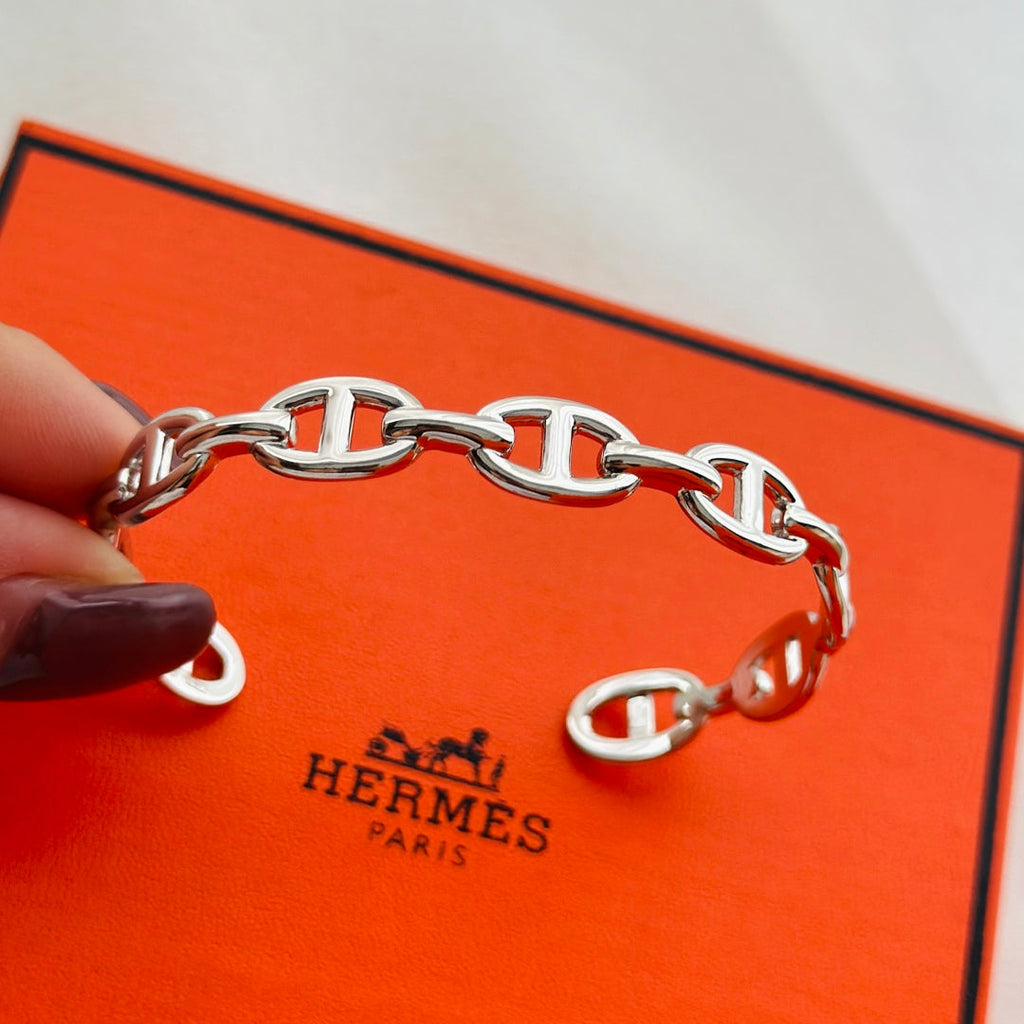 18K Chaine Open Cuff Hermes Bracelet