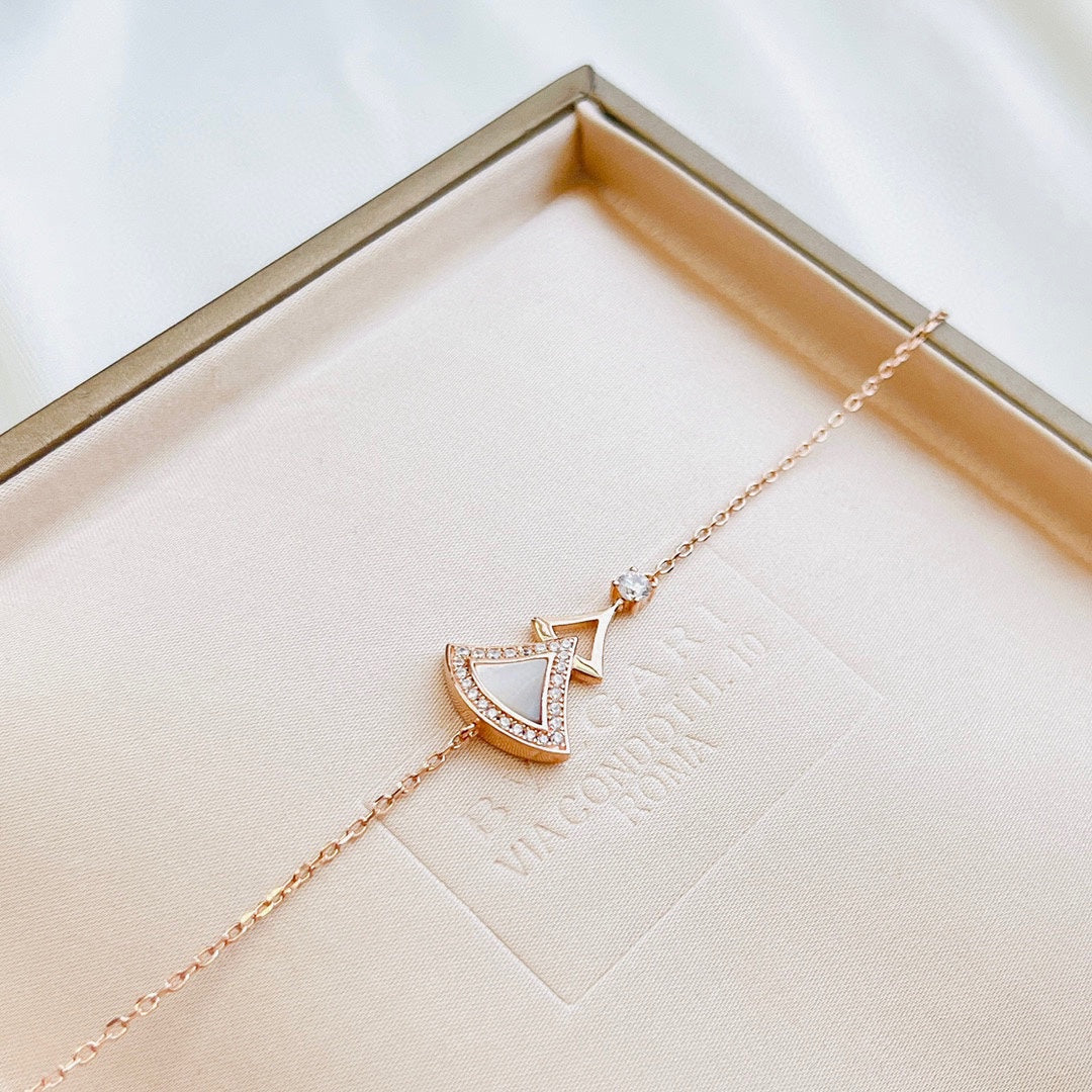 18K BVLGARI BV Divas' Dream Pearl Bracelet