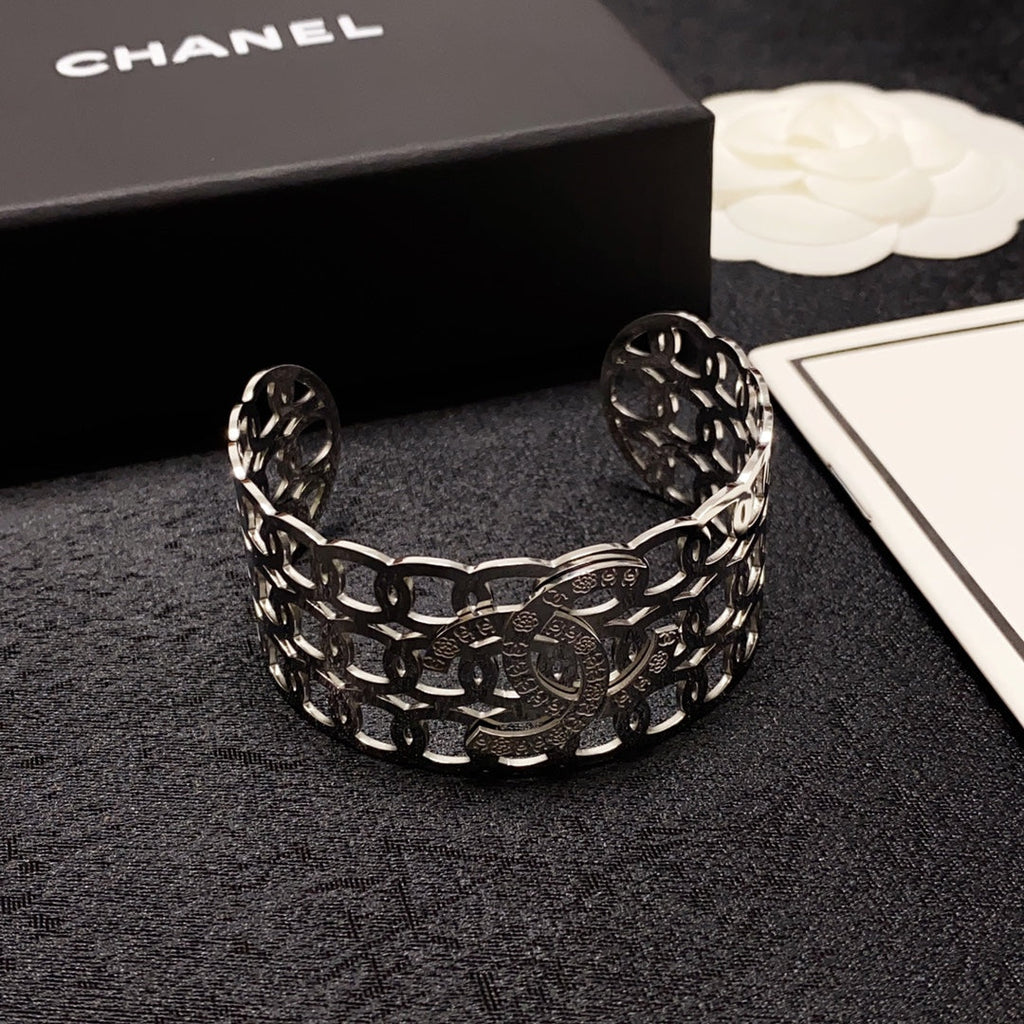 18K Chanel Vintage Cuff Bracelet