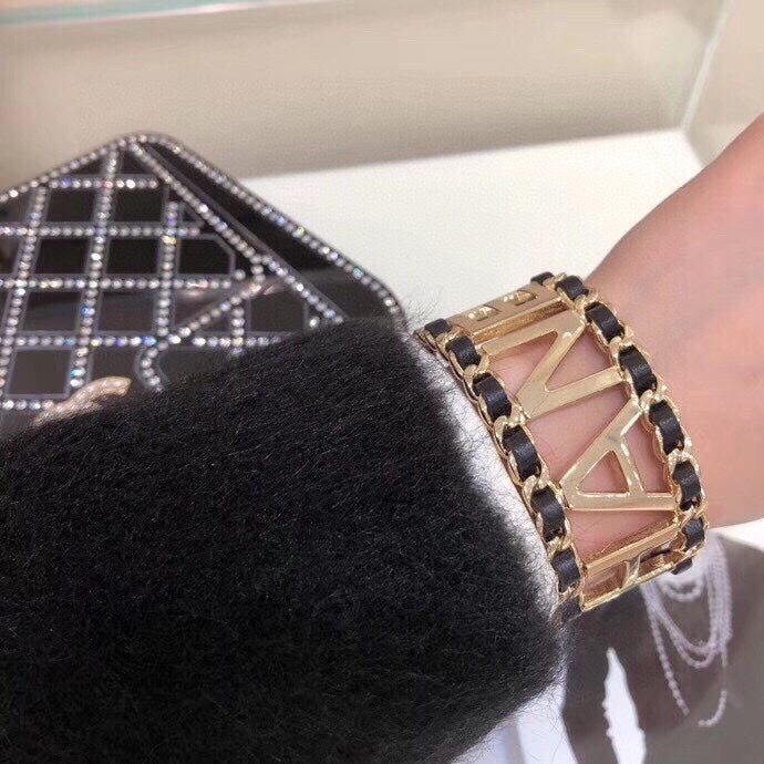 18K Chanel Vintage Pearl Cuff Bracelet