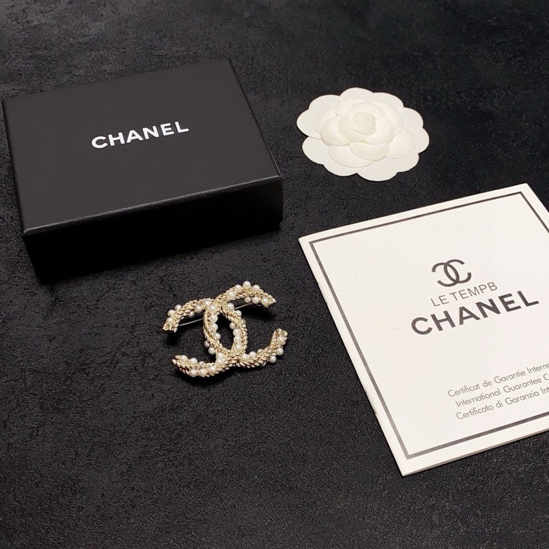 18K Chanel Pearl Twist Gold Brooch