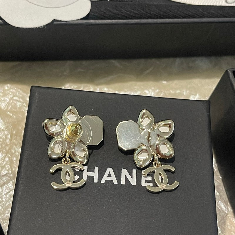 18K Chanel Pink Flower Gold Earring