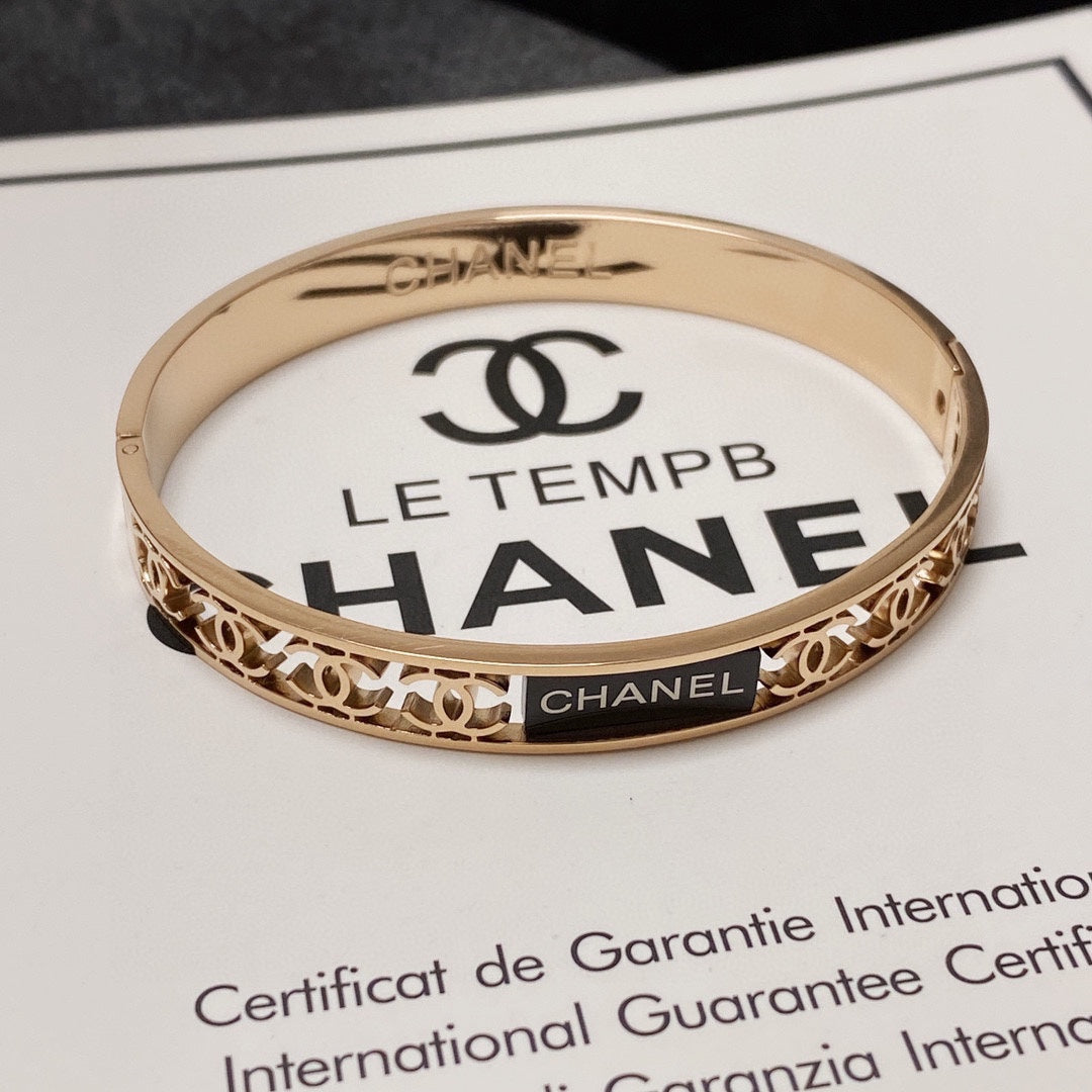 18K Chanel Hollow Bracelet