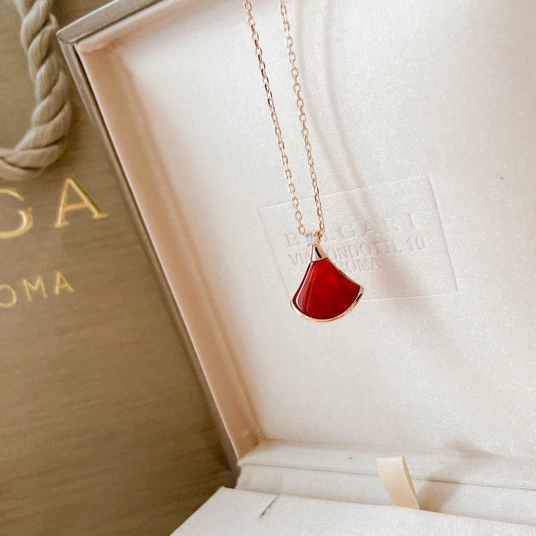 18K BVLGARI BV Divas' Dream Carnelian Necklace