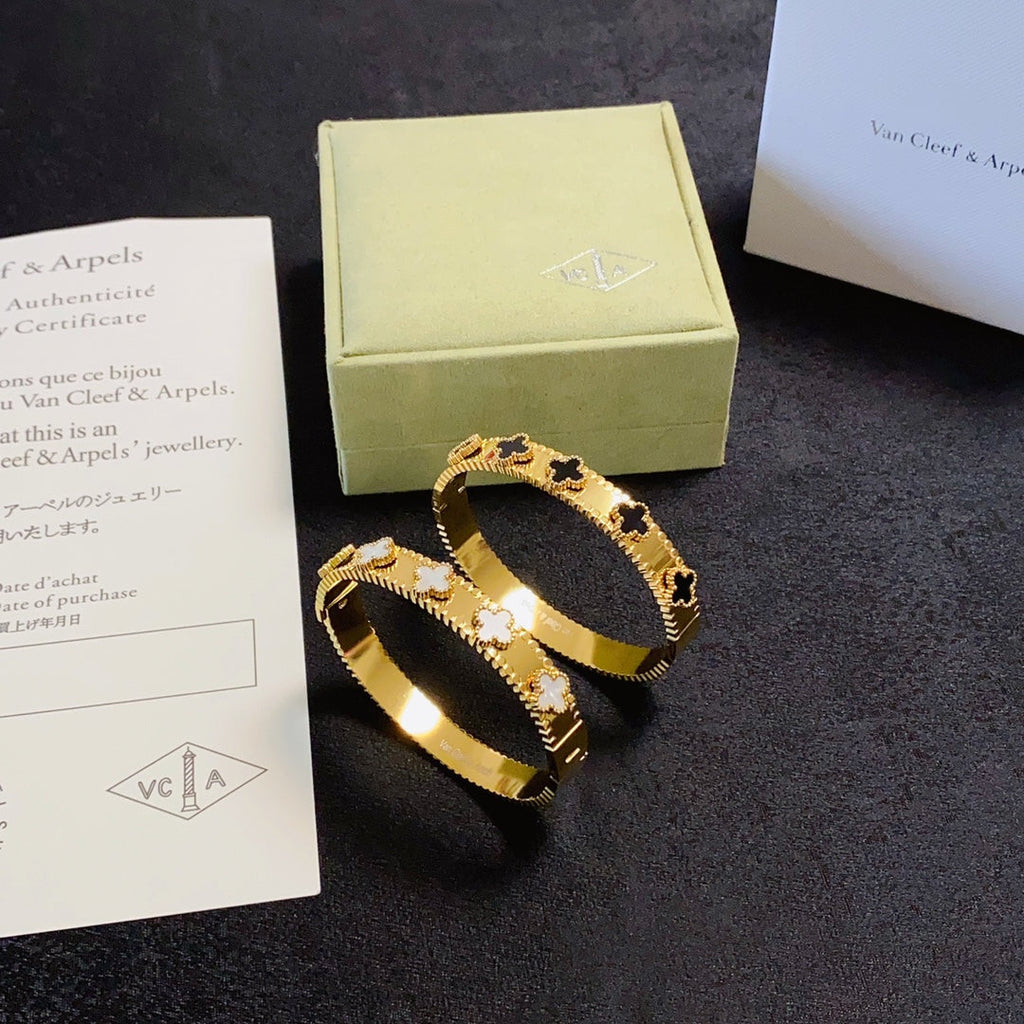 18K Van Cleef & Arpels Perlee Clovers Bracelet