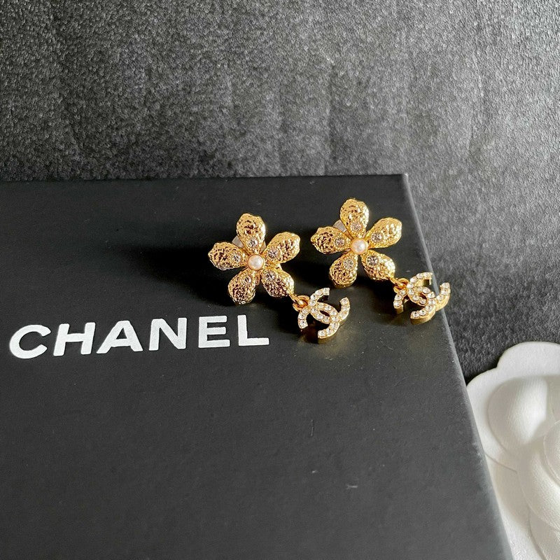 18K Chanel Diamond Flower Gold Earrings