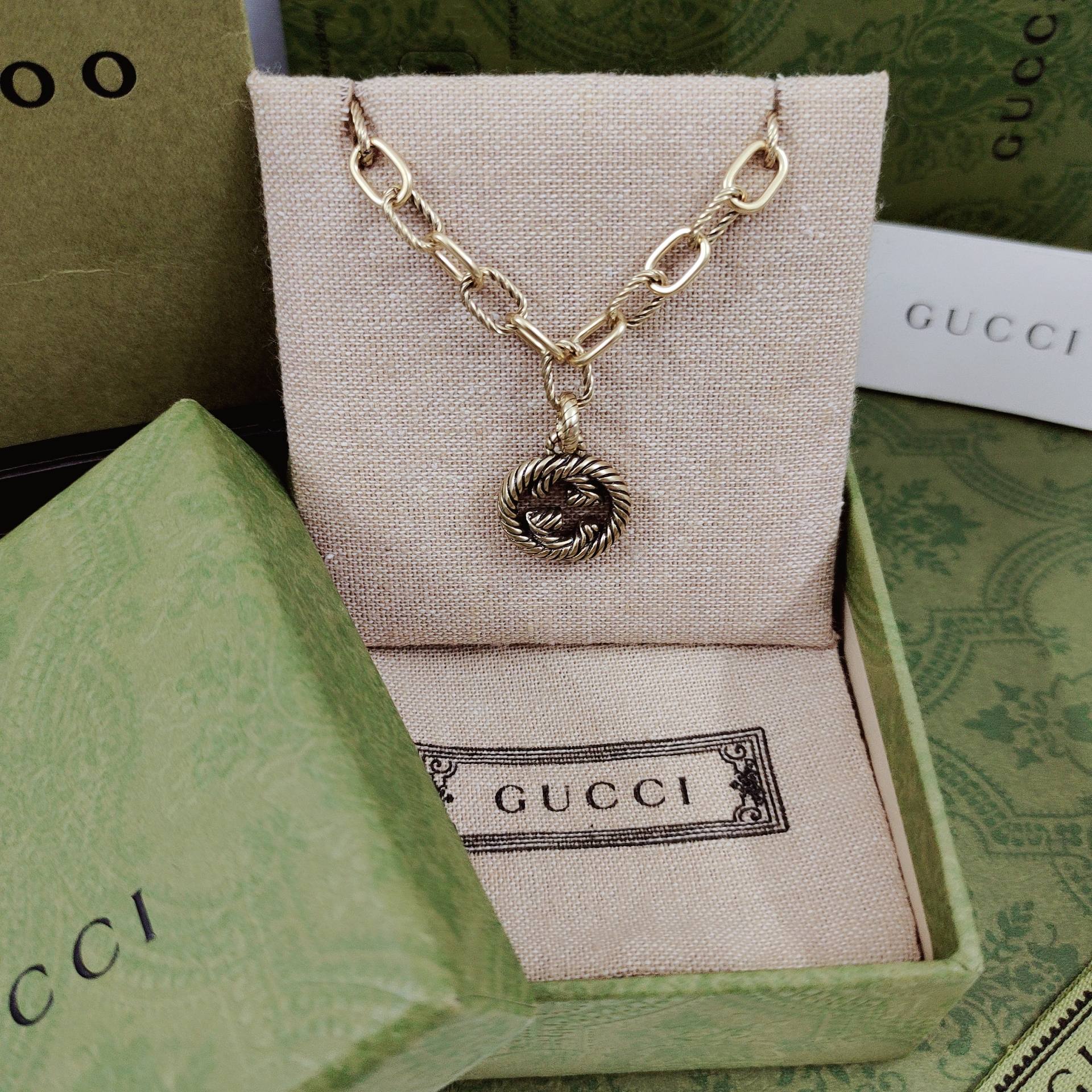 18K Gucci Striped Pendant Bracelet