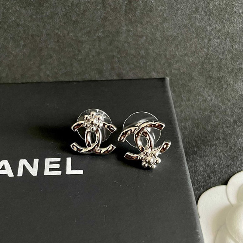 18K Chanel Vintage Flower Gold Earrings