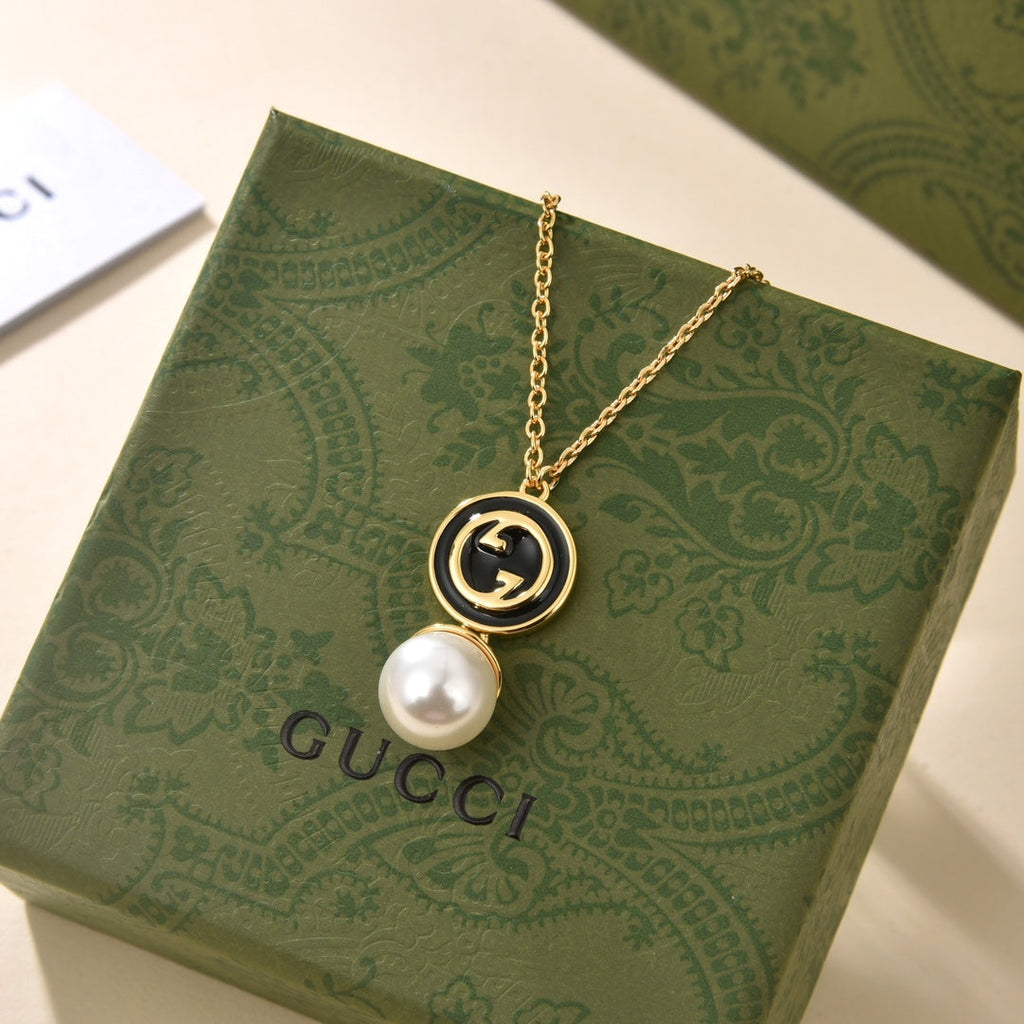 18K Gucci Blondie Pendant Necklace