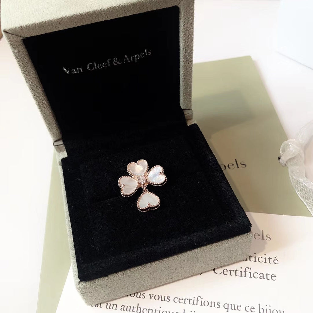18K Van Cleef & Arpels Sweet Alhambra Effeuillage Pearls Ring