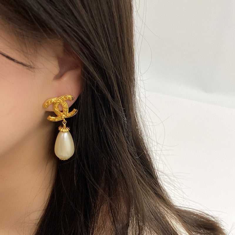 18K Chanel Pearl Pendant Gold Earrings