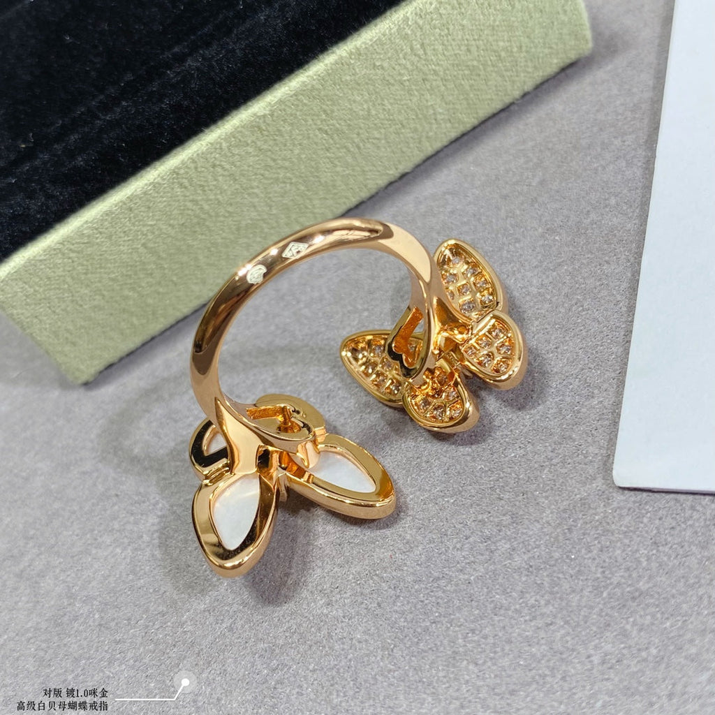 18K Van Cleef & Arpels Two Butterfly Between the Finger Pearl Ring