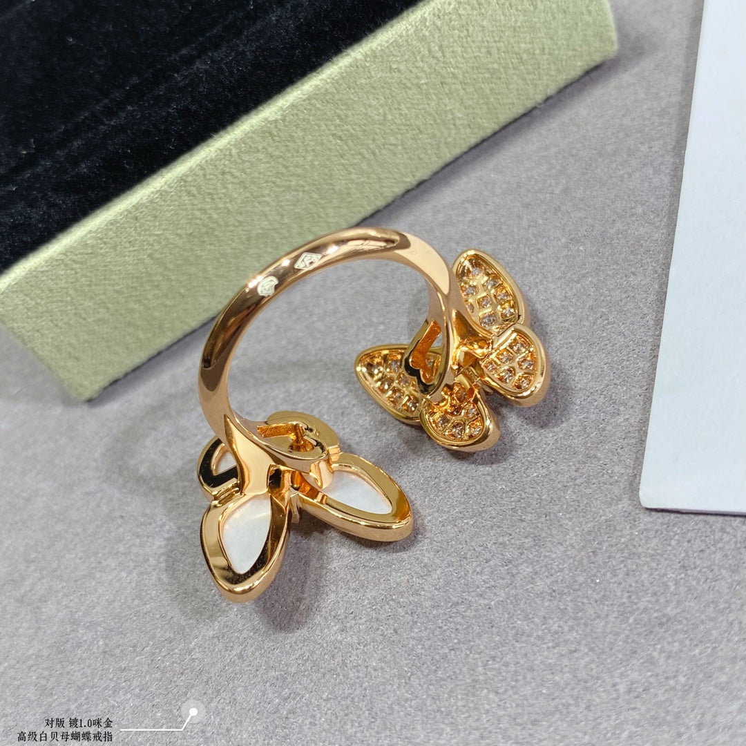 18K Van Cleef & Arpels Two Butterfly Between the Finger Pearl Ring