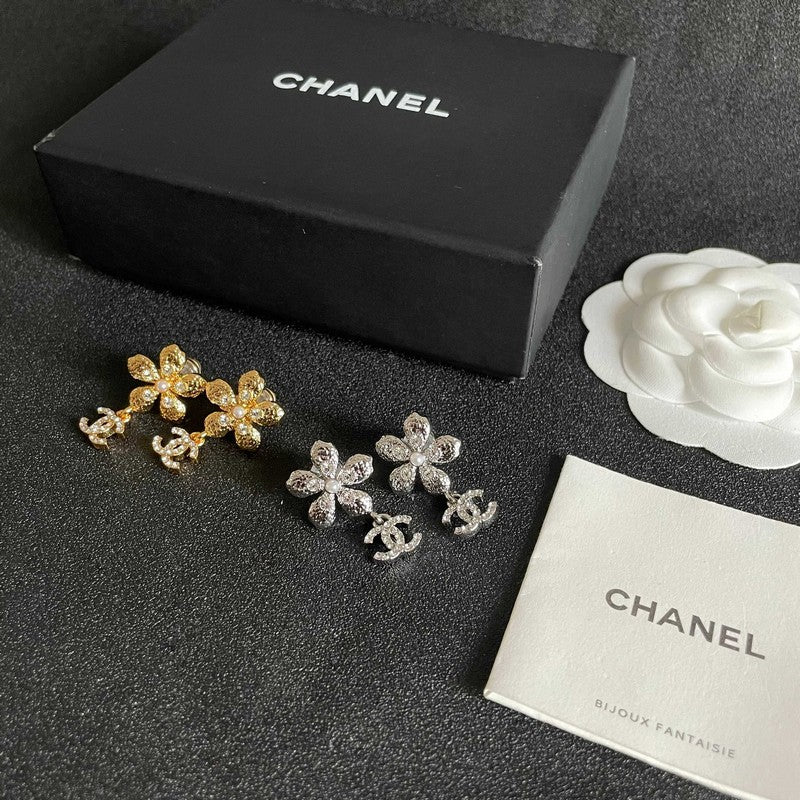 18K Chanel Diamond Flower Gold Earrings