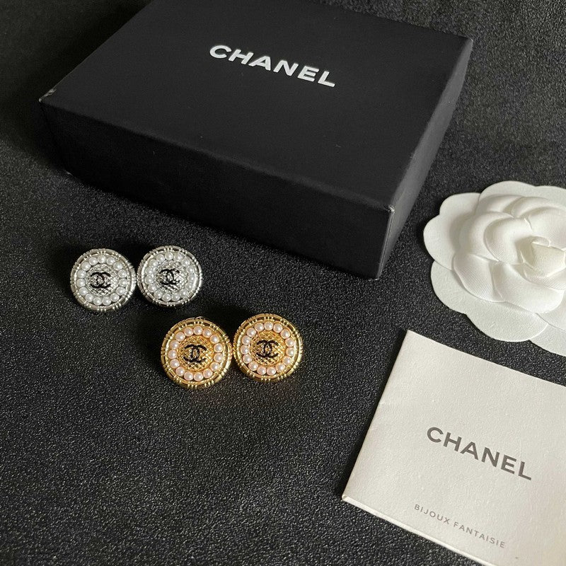 18K Chanel Pearl Round Vintage Earrings