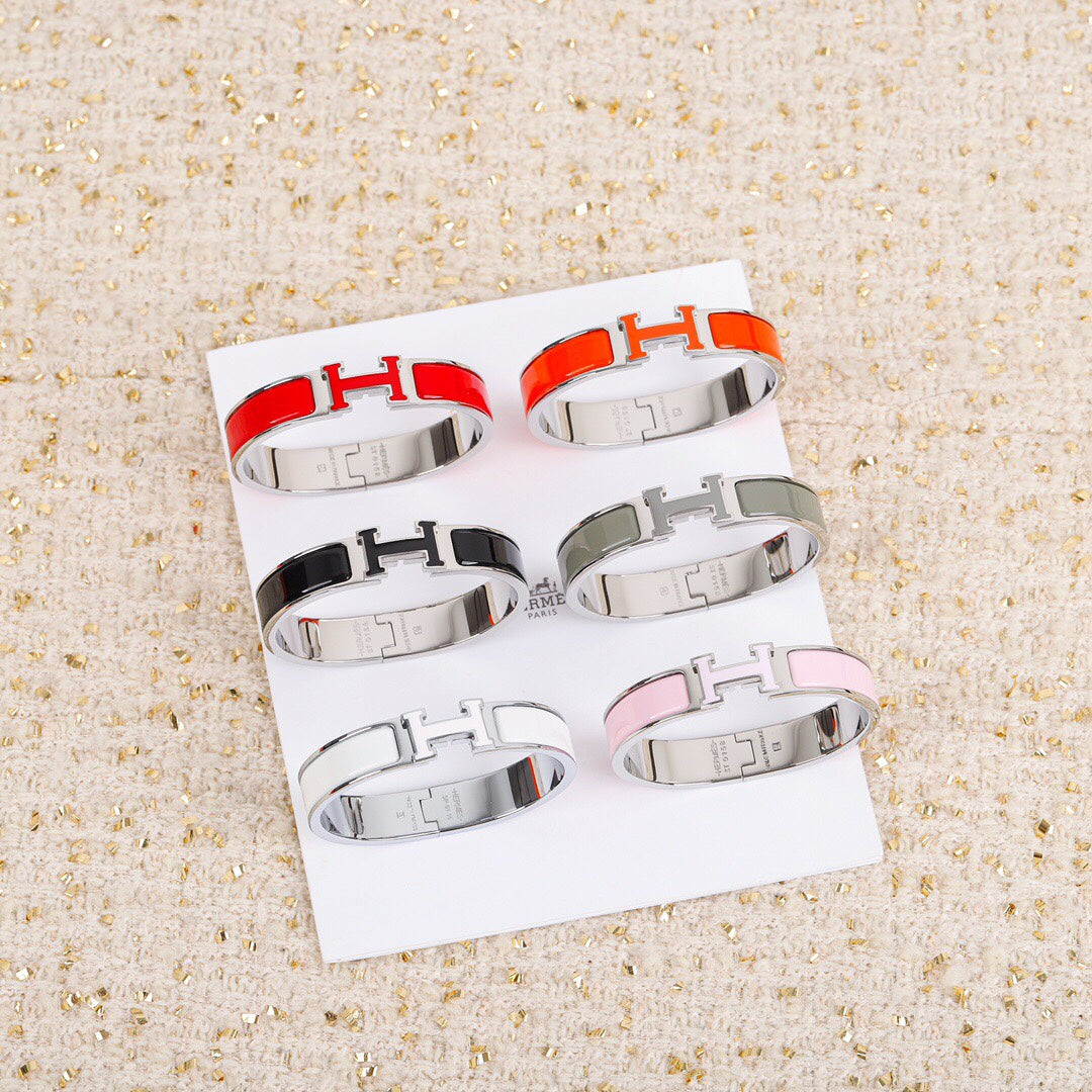 18K Clic Hermes Black Bracelet