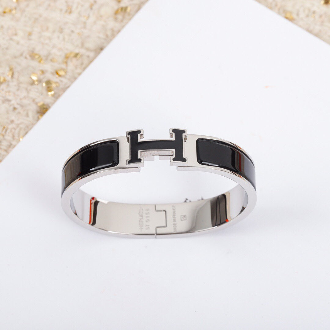 18K Clic Hermes Black Bracelet
